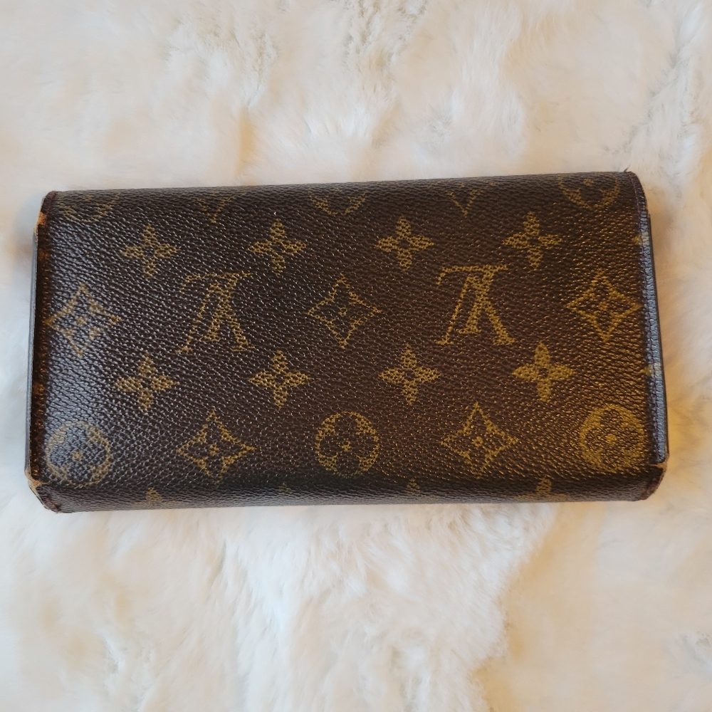 Louis Vuitton Wallet Clutch - Picture 8 of 11